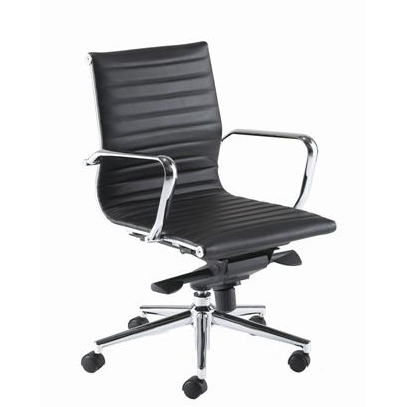 Swivel chair in black leather with chrome arms